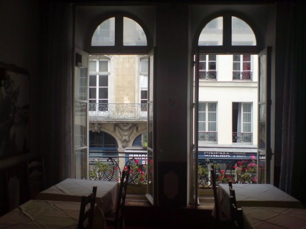 chez-la-vieille-1-rue-bailleul-1ere-1-windows chez-la-vieille