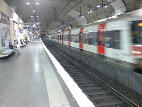 RER. מותר להעלות אליה אופניים. לפחות זה