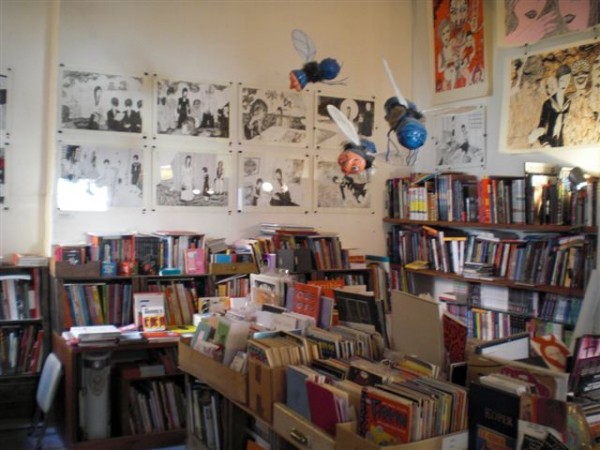 Le Monte-En-L'Air Librarie Galerie